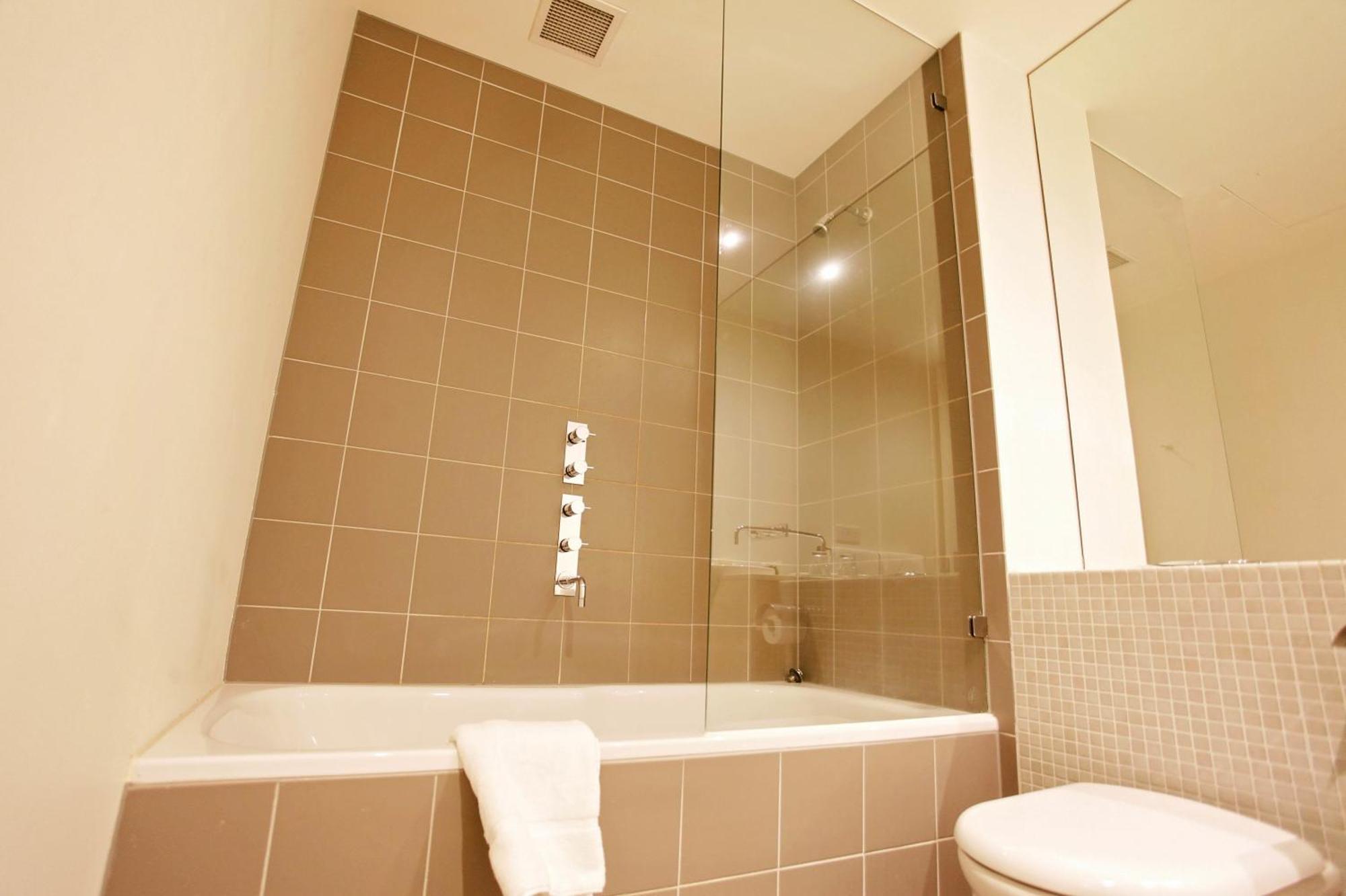 Golden Pebble Hotel Wantirna Quarto foto