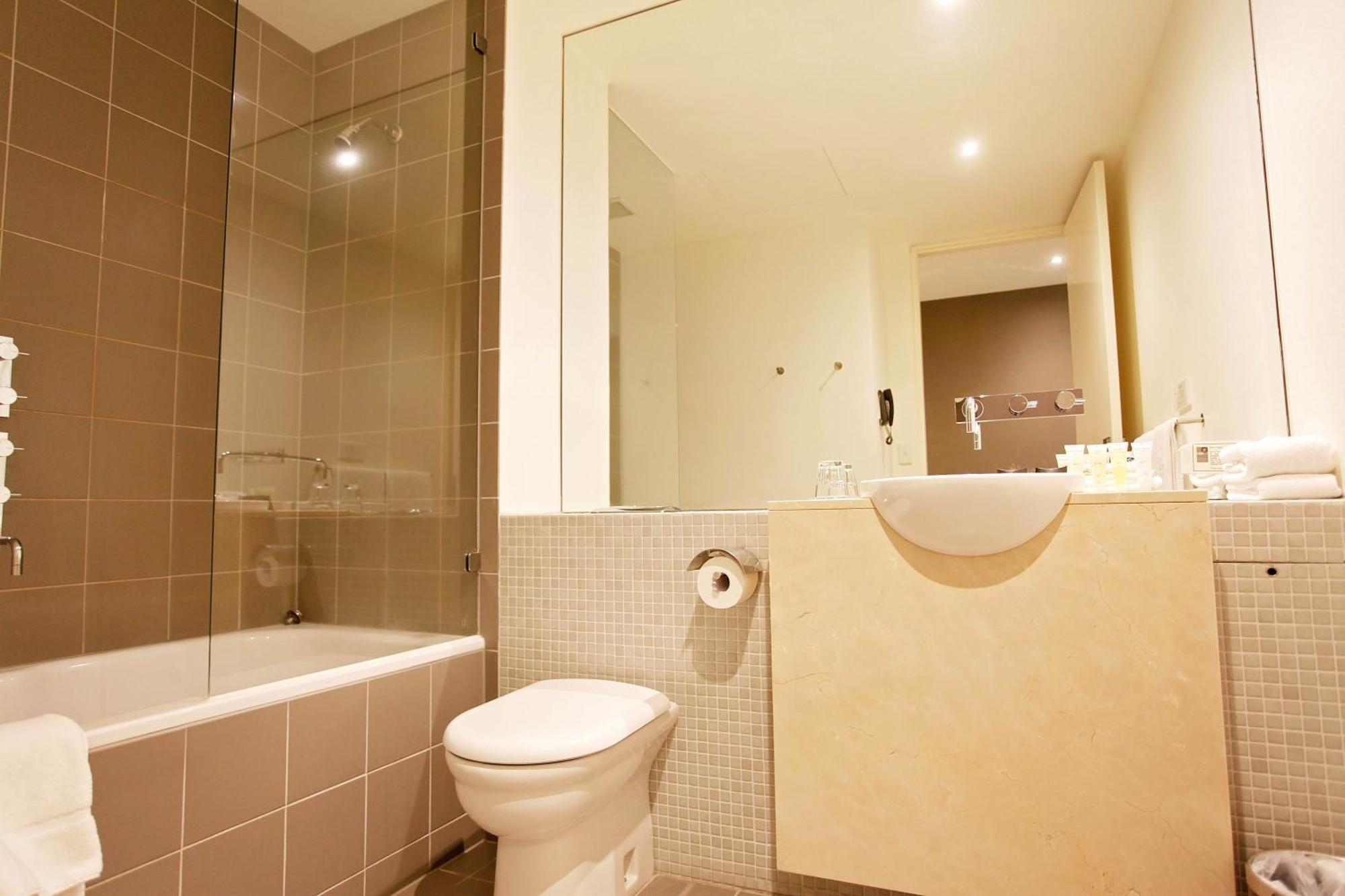 Golden Pebble Hotel Wantirna Quarto foto